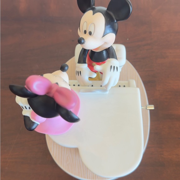 Precious Moments Disney Showcase Our Love Is A Sweet Melody 173704 (SB1511) - Picture 6 of 16